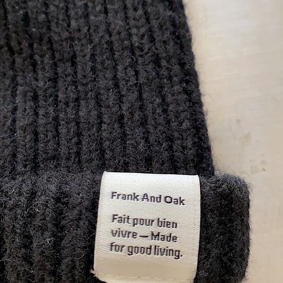 Frank & Oak black fitted beanies - Picture 2 of 4